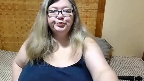 Snapshot of tviks chatting on February 3, 2025, 8:24 pm Lana online show from February 3, 2025, 8:24 pm