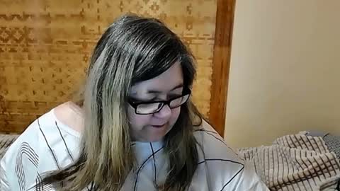 Snapshot of tviks chatting on February 7, 2025, 8:44 am Lana online show from February 7, 2025, 8:44 am