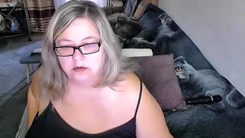 Snapshot of tviks chatting on September 24, 2025, 11:41 pm Lana online show from September 24, 2025, 11:41 pm