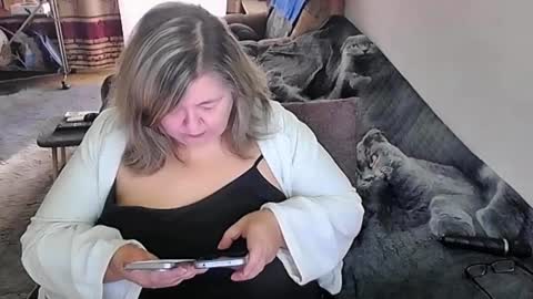 Snapshot of tviks chatting on October 7, 2025, 1:36 am Lana online show from October 7, 2025, 1:36 am