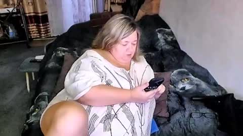 Snapshot of tviks chatting on October 21, 2025, 9:43 am Lana online show from October 21, 2025, 9:43 am