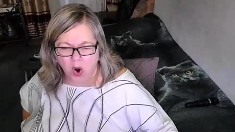 Snapshot of tviks chatting on October 25, 2025, 12:51 am Lana online show from October 25, 2025, 12:51 am