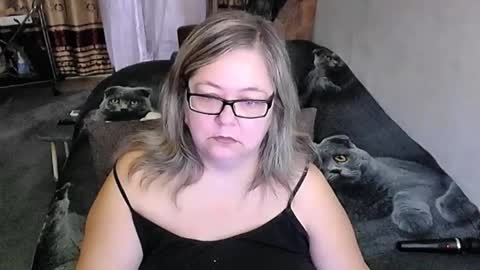 Snapshot of tviks chatting on October 29, 2025, 12:46 am Lana online show from October 29, 2025, 12:46 am