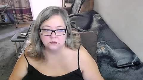 Snapshot of tviks chatting on October 30, 2025, 2:35 am Lana online show from October 30, 2025, 2:35 am