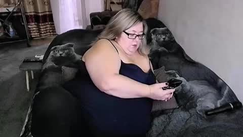 Snapshot of tviks chatting on November 23, 2025, 2:00 am Lana online show from November 23, 2025, 2:00 am