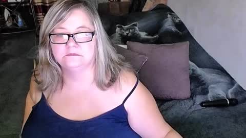 Snapshot of tviks chatting on November 30, 2025, 7:18 pm Lana online show from November 30, 2025, 7:18 pm