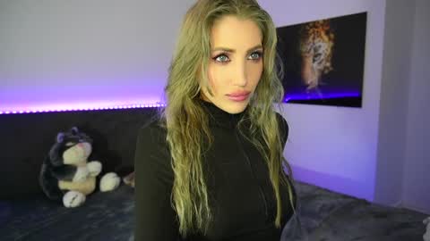 Snapshot of tweety_twist chatting on January 15, 2025, 12:19 am MayCarrey online show from January 15, 2025, 12:19 am