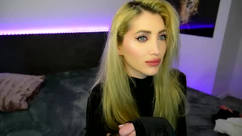 Snapshot of tweety_twist chatting on February 25, 2025, 4:35 am MayCarrey online show from February 25, 2025, 4:35 am