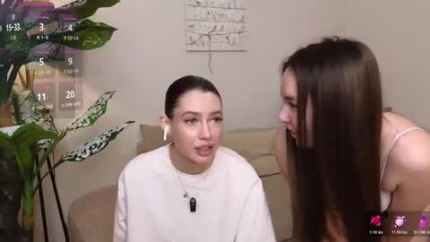 Snapshot of twin_cherry chatting on December 3, 2025, 5:26 am Mira and Lisa online show from December 3, 2025, 5:26 am