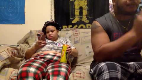 Twin and Lea online show from December 5, 2025, 2:53 am