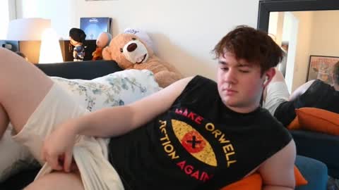 Snapshot of twinkinamask chatting on December 20, 2025, 7:37 am Charlie online show from December 20, 2025, 7:37 am