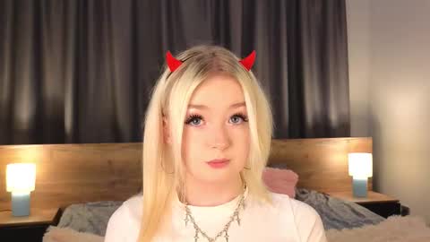 Snapshot of twinklefluff chatting on November 4, 2025, 4:17 pm twinklefluff online show from November 4, 2025, 4:17 pm