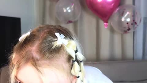 Snapshot of twinklefluff chatting on November 28, 2025, 4:20 pm twinklefluff online show from November 28, 2025, 4:20 pm