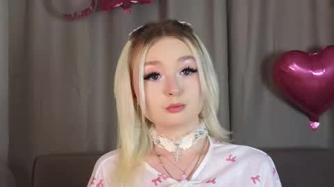 Snapshot of twinklefluff chatting on December 3, 2025, 4:16 pm twinklefluff online show from December 3, 2025, 4:16 pm