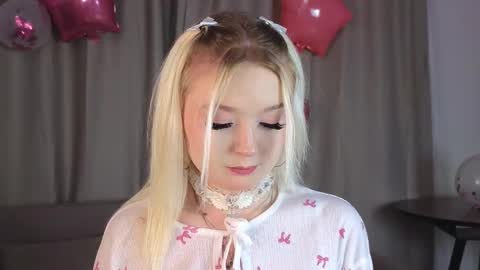 Snapshot of twinklefluff chatting on December 4, 2025, 4:27 pm twinklefluff online show from December 4, 2025, 4:27 pm