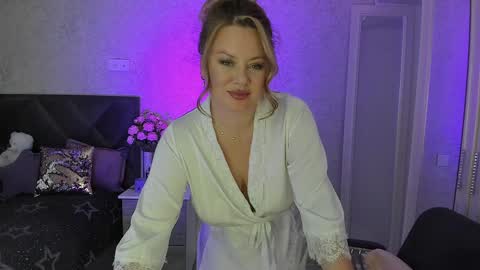 twinklingstar_ online show from December 3, 2024, 3:44 pm