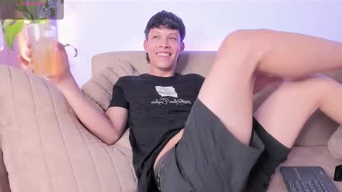 twinksboys_23 online show from October 8, 2025, 9:01 pm