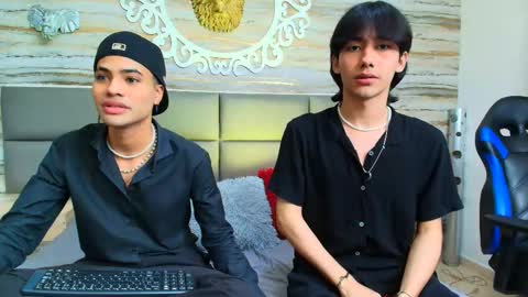 twinslovers_ online show from September 9, 2025, 9:47 pm