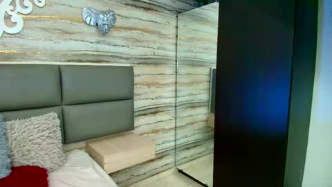 twinslovers_ online show from November 5, 2025, 10:21 pm