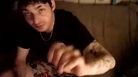 Snapshot of twistedblizzy chatting on December 19, 2024, 4:57 pm TwistedBlizzy online show from December 19, 2024, 4:57 pm