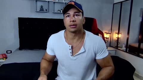 tyler_hank1 online show from January 27, 2025, 11:22 am