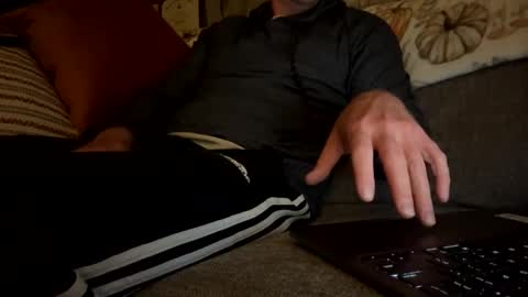 Snapshot of tylercarpenter chatting on October 26, 2025, 9:37 am Tyuncutcarpenter online show from October 26, 2025, 9:37 am