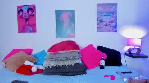 tyra   online show from December 18, 2025, 3:23 am