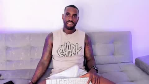 Snapshot of tyron_rulers chatting on December 17, 2024, 7:15 pm Dvid Rullers online show from December 17, 2024, 7:15 pm