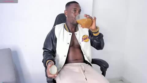 Snapshot of tyron_rulers chatting on February 18, 2025, 10:25 pm Dvid Rullers online show from February 18, 2025, 10:25 pm