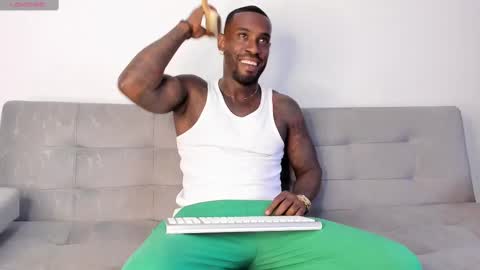 Snapshot of tyron_rulers chatting on February 25, 2025, 10:29 pm Dvid Rullers online show from February 25, 2025, 10:29 pm