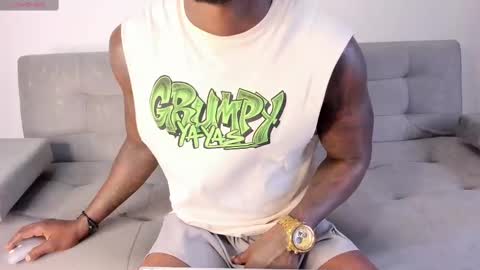 Snapshot of tyron_rulers chatting on February 26, 2025, 10:53 pm Dvid Rullers online show from February 26, 2025, 10:53 pm