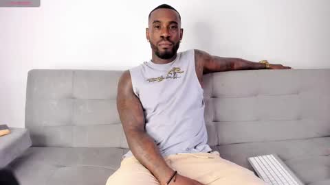 Snapshot of tyron_rulers chatting on March 8, 2025, 10:56 pm Dvid Rullers online show from March 8, 2025, 10:56 pm
