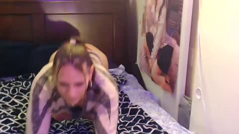 Snapshot of uandme_baby chatting on October 7, 2025, 12:19 am Azelia B online show from October 7, 2025, 12:19 am