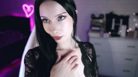 Izzy    online show from December 7, 2024, 4:47 pm