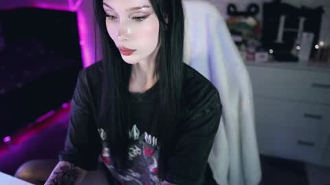 Izzy    online show from December 9, 2024, 7:39 pm