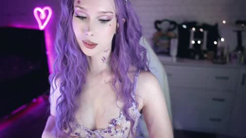 Izzy    online show from February 2, 2025, 5:48 pm