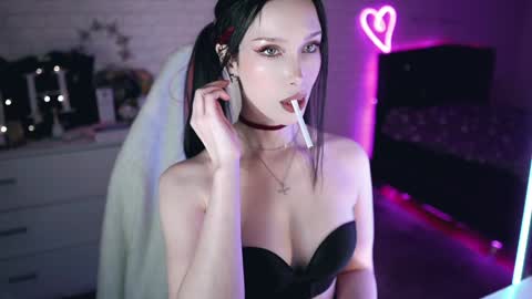 Izzy    online show from March 10, 2025, 6:56 pm