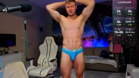 Snapshot of ukgymboy chatting on January 17, 2025, 1:35 pm James Iron online show from January 17, 2025, 1:35 pm