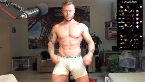 Snapshot of ukgymboy chatting on September 8, 2025, 8:52 pm James Iron online show from September 8, 2025, 8:52 pm