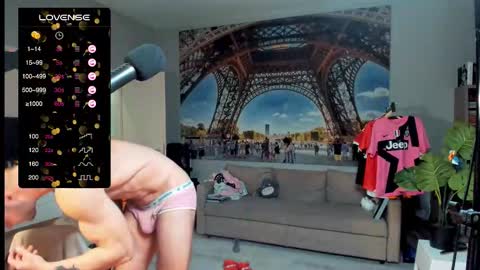 Snapshot of ukgymboy chatting on October 29, 2025, 12:40 pm James Iron online show from October 29, 2025, 12:40 pm