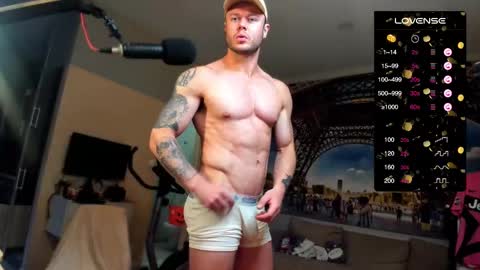 Snapshot of ukgymboy chatting on October 31, 2025, 1:34 pm James Iron online show from October 31, 2025, 1:34 pm