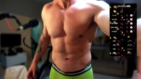 Snapshot of ukgymboy chatting on November 2, 2025, 1:13 pm James Iron online show from November 2, 2025, 1:13 pm