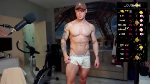 Snapshot of ukgymboy chatting on November 20, 2025, 9:14 pm James Iron online show from November 20, 2025, 9:14 pm