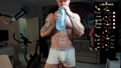 Snapshot of ukgymboy chatting on November 25, 2025, 1:11 pm James Iron online show from November 25, 2025, 1:11 pm