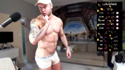 Snapshot of ukgymboy chatting on December 1, 2025, 12:21 pm James Iron online show from December 1, 2025, 12:21 pm