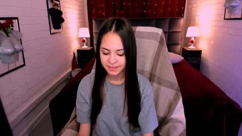 Ulia online show from November 9, 2025, 5:06 am