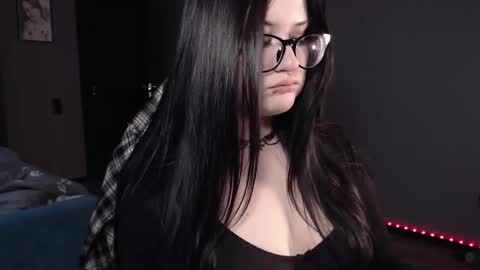 Julia online show from February 18, 2025, 1:11 pm