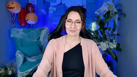 UnaTera online show from October 20, 2025, 9:32 am