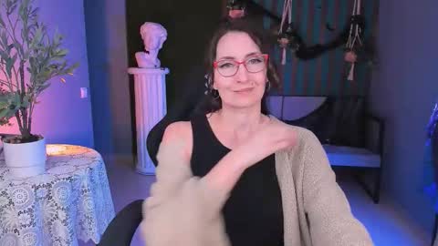 UnaTera online show from October 27, 2025, 9:02 am