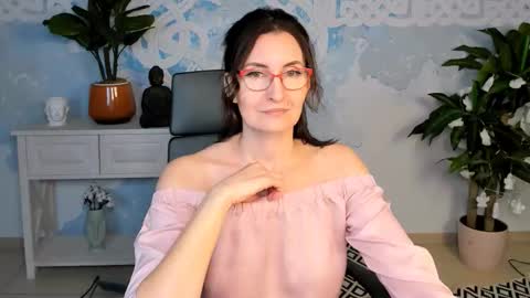 UnaTera online show from November 1, 2025, 5:20 am